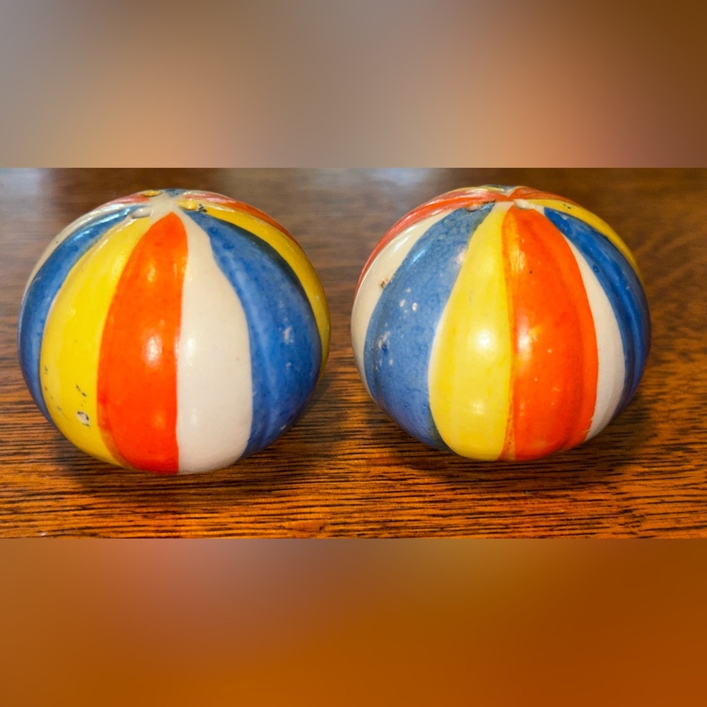 Vintage Summer Beach Ball Porcelain Salt Pepper Shaker Set Japan